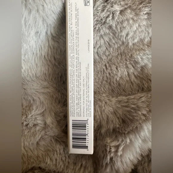 TYNT BEAUTY clear brow gel - Picture 3 of 4